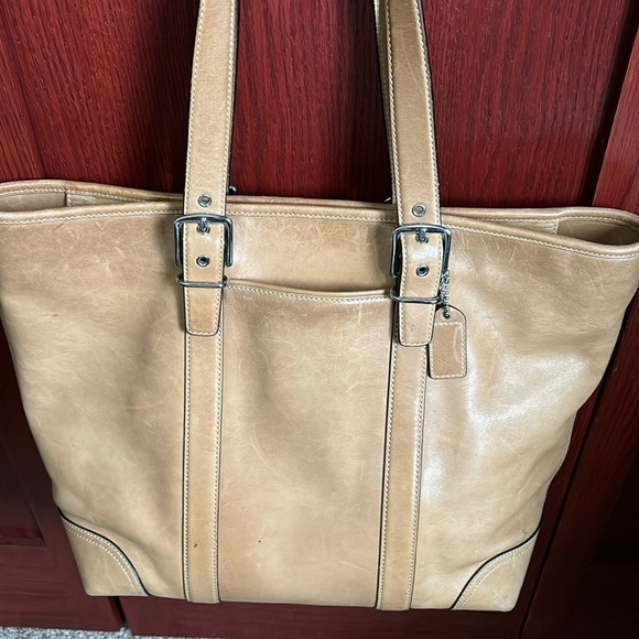Coach tan full leather tote - Picture 1 of 10